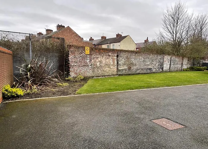 Modern, Quiet, Sleeps 10, Anfield, Tourists, Liverpool
