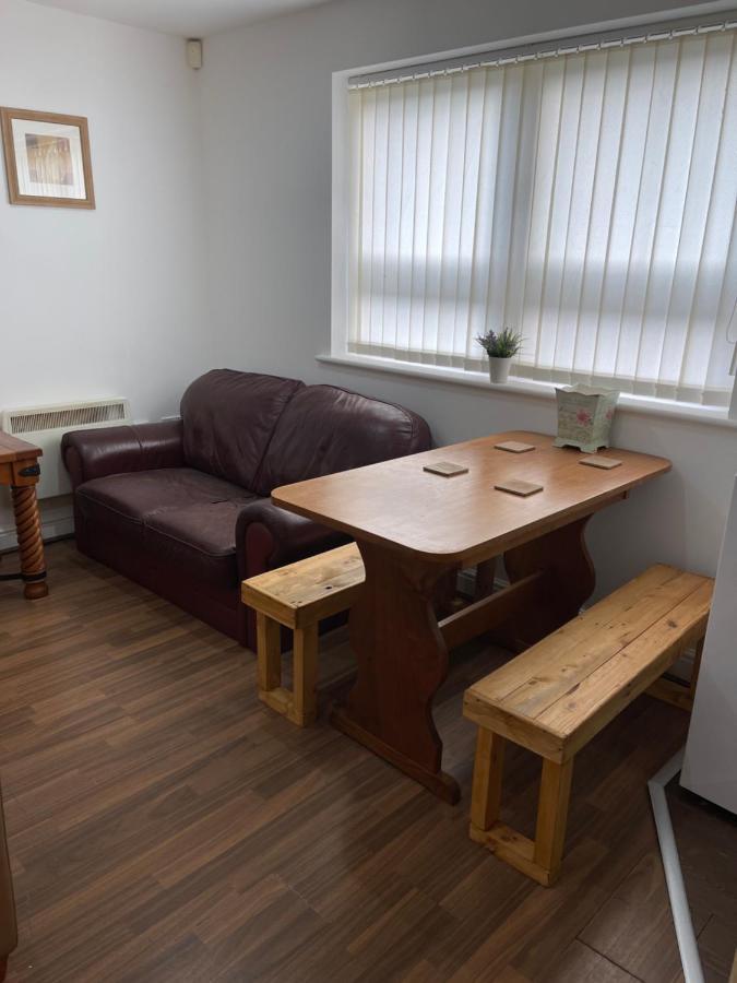 Modern, Quiet, Sleeps 10, Anfield, Tourists, *