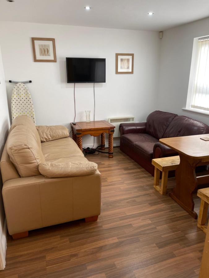 Modern, Quiet, Sleeps 10, Anfield, Tourists, Apartment *
