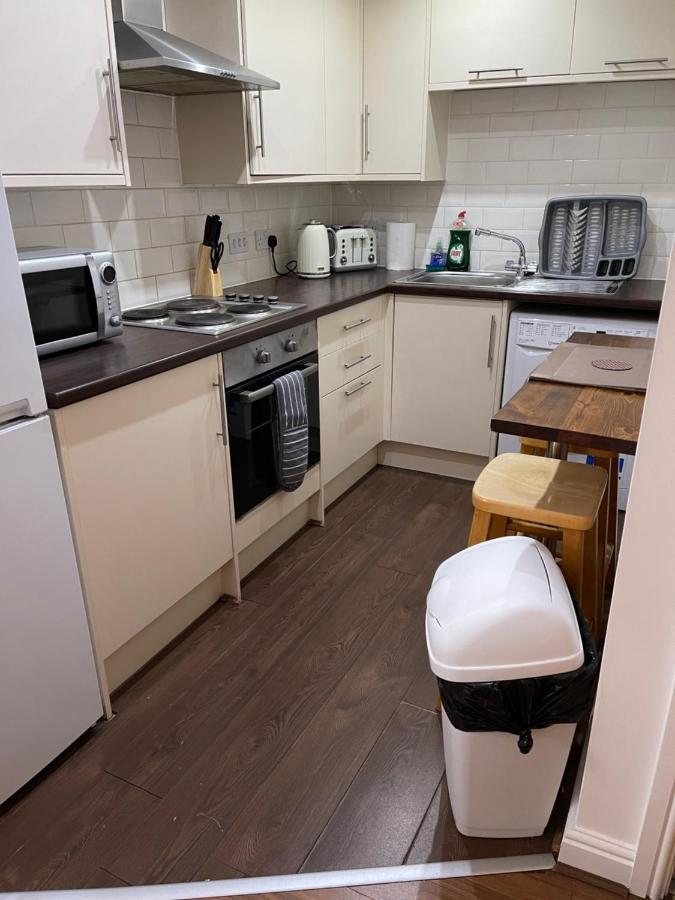 Apartment Modern, Quiet, Sleeps 10, Anfield, Tourists, *