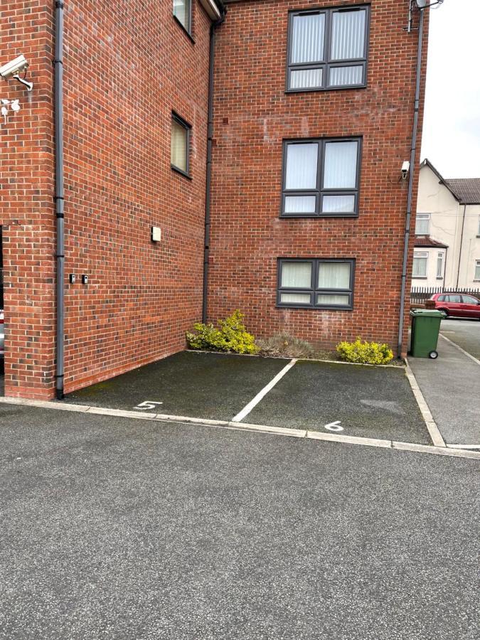 Apartment Modern, Quiet, Sleeps 10, Anfield, Tourists, Liverpool