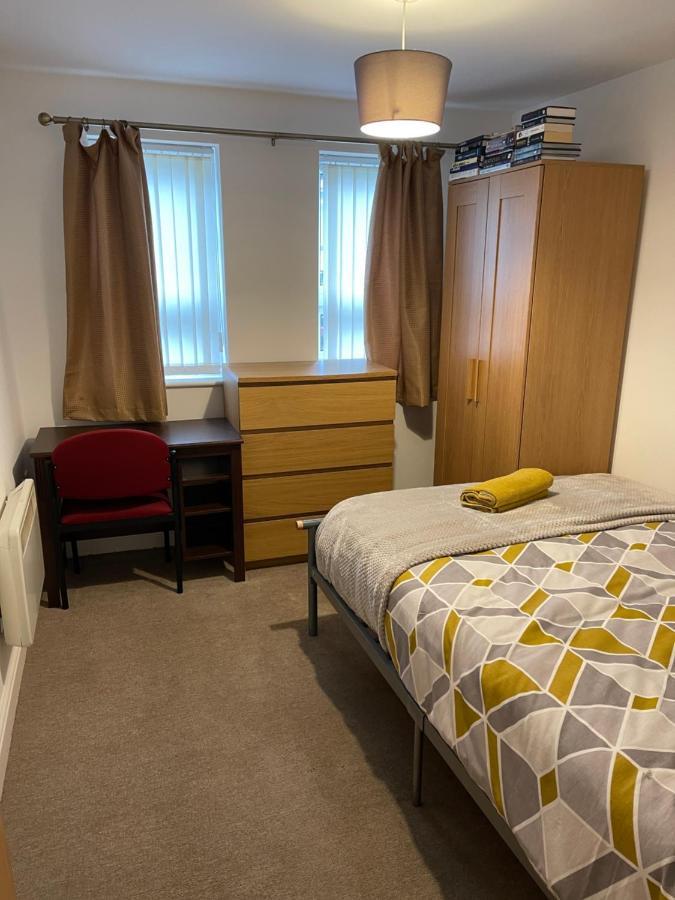 Modern, Quiet, Sleeps 10, Anfield, Tourists, *