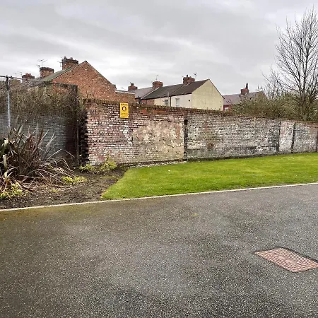 Modern, Quiet, Sleeps 10, Anfield, Tourists, Liverpool Exterior photo