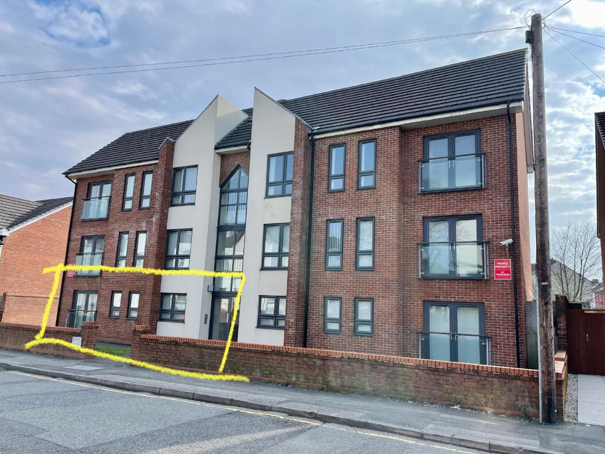 Modern, Quiet, Sleeps 10, Anfield, Tourists, Апартаменты *